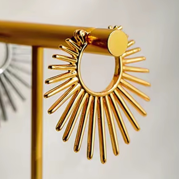 Elegant Gold Sunburst Hoop Earrings - Picture 1 of 5